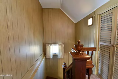 Entry Way - 2 E Decker St, Johnstown, NY 12095 photo 3 of 4