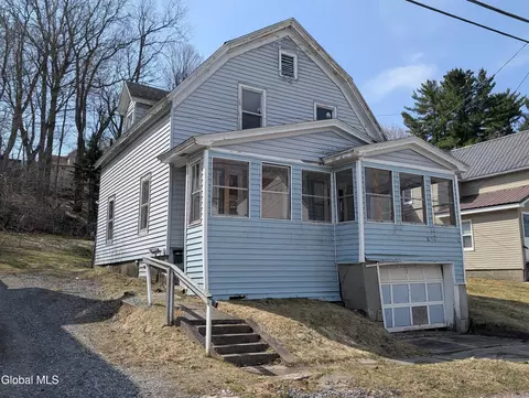 77 3rd St, Gloversville, NY 12078