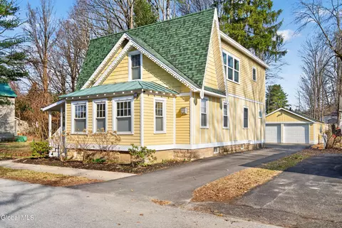 4 Avenue A, Saratoga Springs, NY 12866