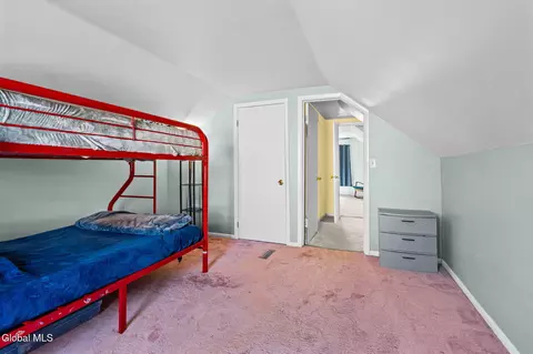 Bedroom - 61 Jefferson Rd, Glenmont, NY 12077 photo 5 of 7