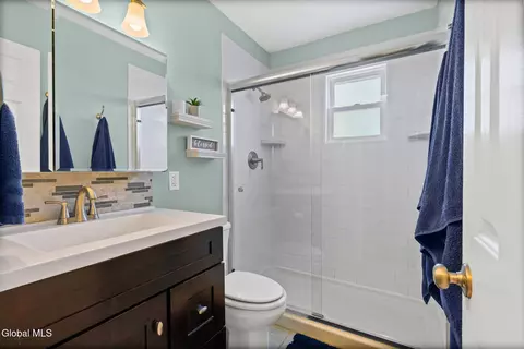 Bath - 61 Jefferson Rd, Glenmont, NY 12077 photo 1 of 2