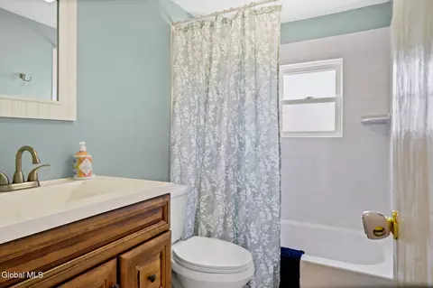 Bath - 61 Jefferson Rd, Glenmont, NY 12077 photo 2 of 2