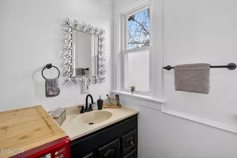 Bath - 422 Fifth St, Schenectady, NY 12306 photo 1 of 1