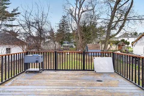 Exterior - 422 Fifth St, Schenectady, NY 12306 photo 2 of 4
