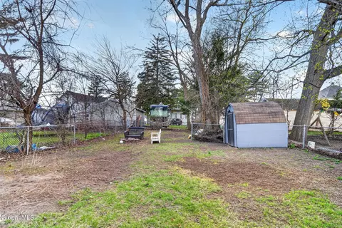Exterior - 422 Fifth St, Schenectady, NY 12306 photo 4 of 4