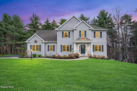 6 Sunrise Ter, Wynantskill, NY 12198