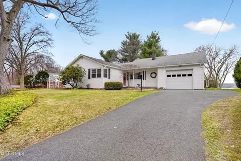 1041 Niskayuna Rd, Niskayuna, NY 12309