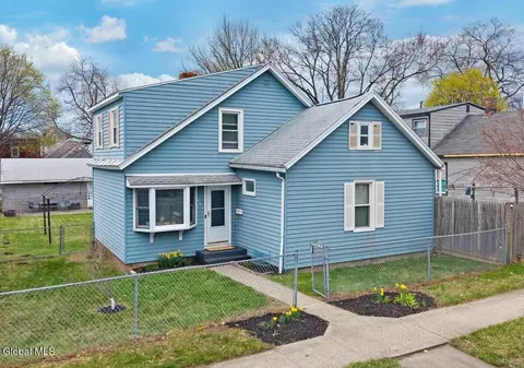 481 7th Ave, Troy, NY 12182