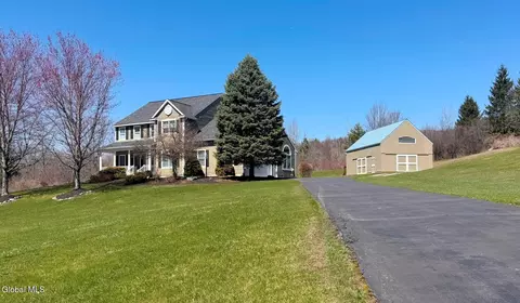 61 Indian Pipe Dr, Wynantskill, NY 12198