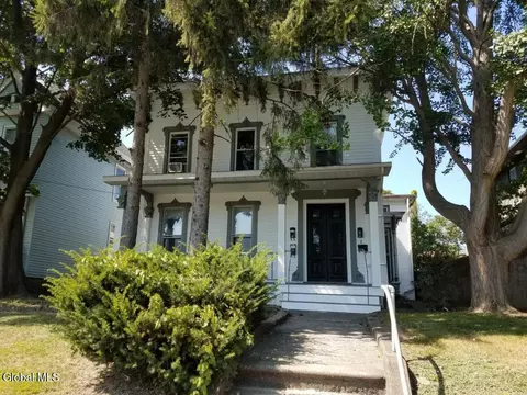 8 Saratoga Ave, Waterford, NY 12188