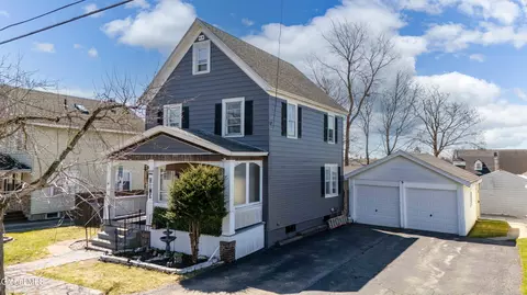 28 Wilkes Ave, Amsterdam, NY 12010