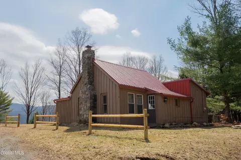 94-98 Lakeland Rd, Hadley, NY 12835