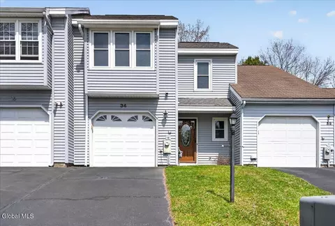 34 Westchester Dr, Clifton Park, NY 12065