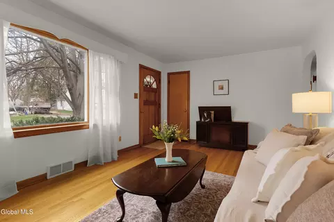 Living - 515 Beacon St, Glenville, NY 12302 photo 3 of 3