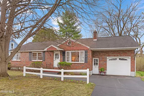 515 Beacon St, Glenville, NY 12302