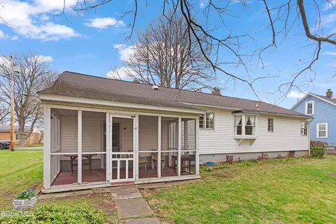Exterior - 515 Beacon St, Glenville, NY 12302 photo 4 of 9