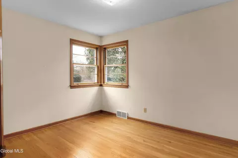 Bedroom - 515 Beacon St, Glenville, NY 12302 photo 5 of 6
