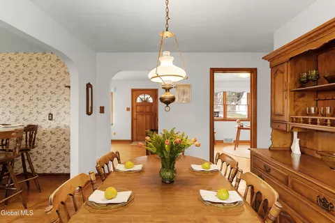 Dining - 515 Beacon St, Glenville, NY 12302 photo 4 of 5