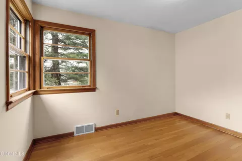 Bedroom - 515 Beacon St, Glenville, NY 12302 photo 6 of 6