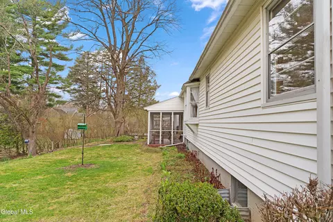 Exterior - 515 Beacon St, Glenville, NY 12302 photo 8 of 9