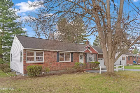 Exterior - 515 Beacon St, Glenville, NY 12302 photo 2 of 9