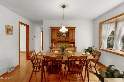 Dining - 515 Beacon St, Glenville, NY 12302 photo 5 of 5