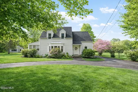 51 Main St, Poestenkill, NY 12140