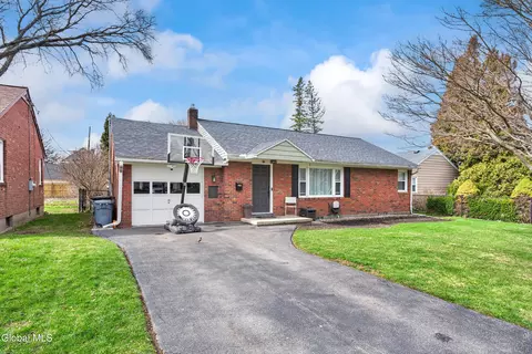 1464 Dalton Dr, Schenectady, NY 12308