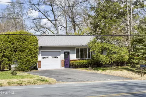 1611 Maple Hill Rd, Castleton On Hudson, NY 12033