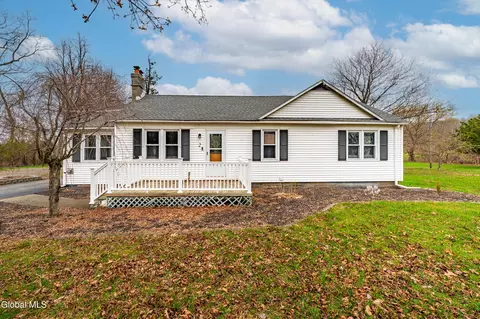 2 Brown Rd, Schaghticoke, NY 12154