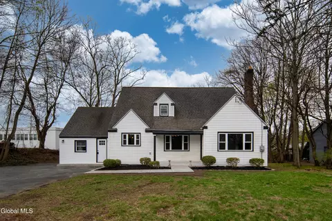 572 New Loudon Rd, Latham, NY 12110