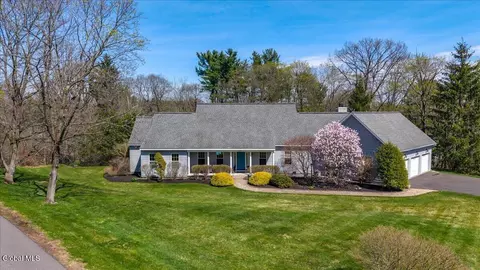 102 Woods Ln, Menands, NY 12204