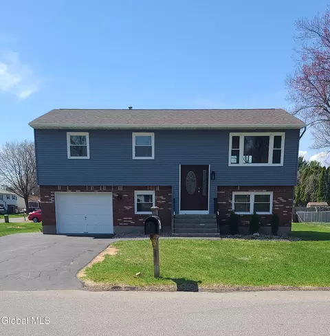 11 Village Park Dr, Colonie, NY 12205