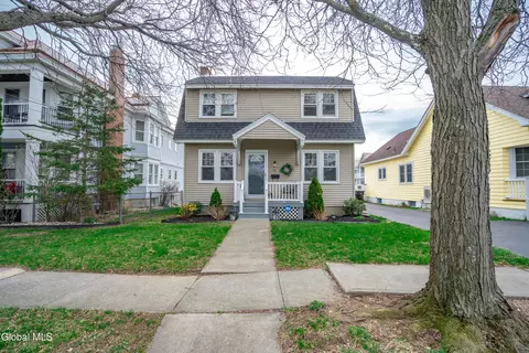 58 Woodrow Ct, Troy, NY 12180