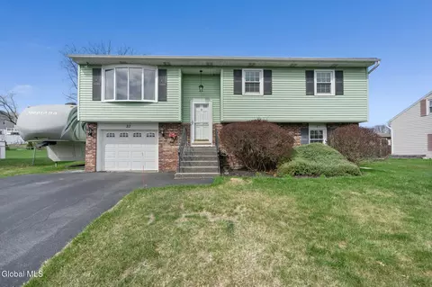33 Abby Rd, Latham, NY 12110