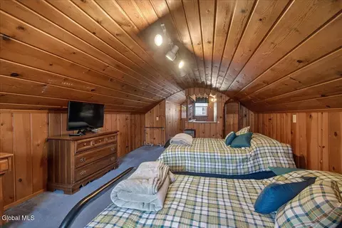 Bedroom - 1006 Riggi Ave, Schenectady, NY 12303 photo 5 of 5