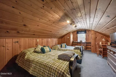Bedroom - 1006 Riggi Ave, Schenectady, NY 12303 photo 4 of 5