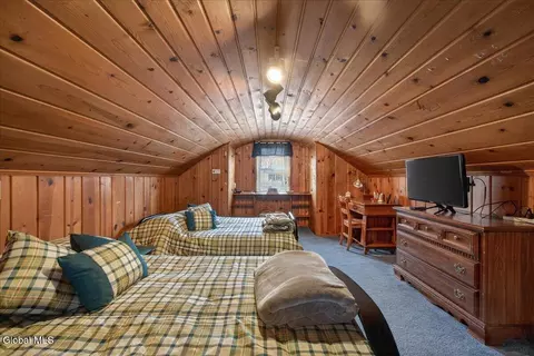 Bedroom - 1006 Riggi Ave, Schenectady, NY 12303 photo 3 of 5