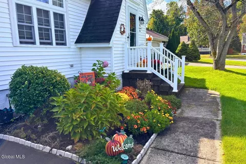 Exterior - 1006 Riggi Ave, Schenectady, NY 12303 photo 4 of 18