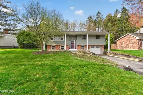 3 Woodside Ct, Wynantskill, NY 12198