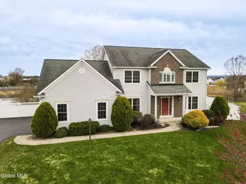 4 Teasdale Ct, Watervliet, NY 12189