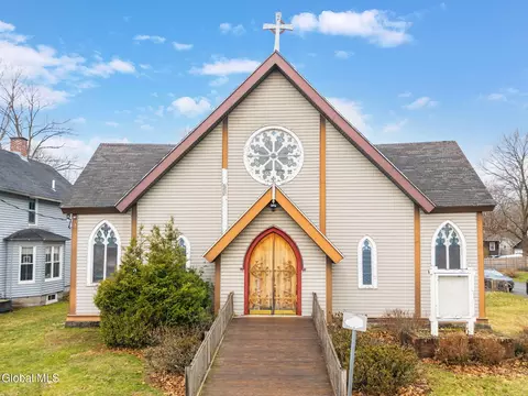 12 Woodbridge Ave, Chatham, NY 12037