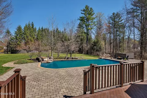Exterior - 5 Old English Rd, Slingerlands, NY 12159 photo 4 of 9