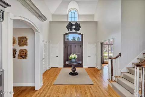 Entry Way - 5 Old English Rd, Slingerlands, NY 12159 photo 2 of 10