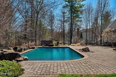 Exterior - 5 Old English Rd, Slingerlands, NY 12159 photo 5 of 9
