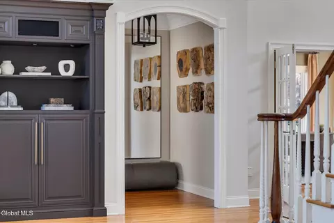 Entry Way - 5 Old English Rd, Slingerlands, NY 12159 photo 5 of 10