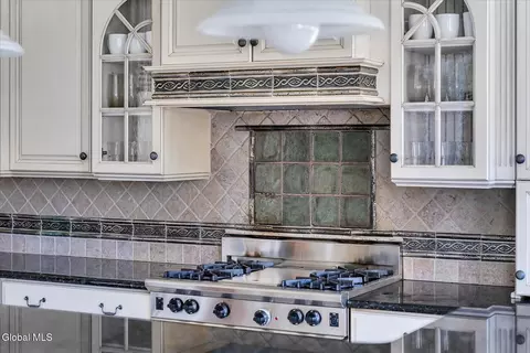 Kitchen - 5 Old English Rd, Slingerlands, NY 12159 photo 2 of 6