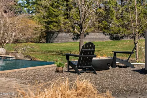 Exterior - 5 Old English Rd, Slingerlands, NY 12159 photo 6 of 9