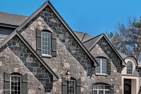 Exterior - 5 Old English Rd, Slingerlands, NY 12159 photo 2 of 9