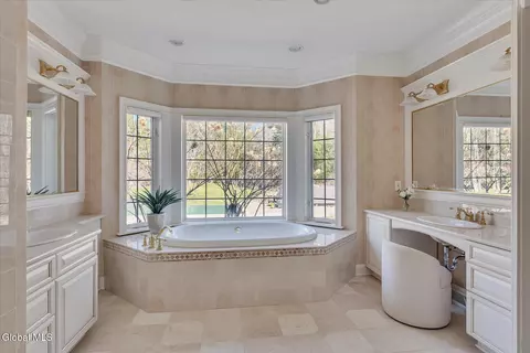 Bath - 5 Old English Rd, Slingerlands, NY 12159 photo 3 of 3